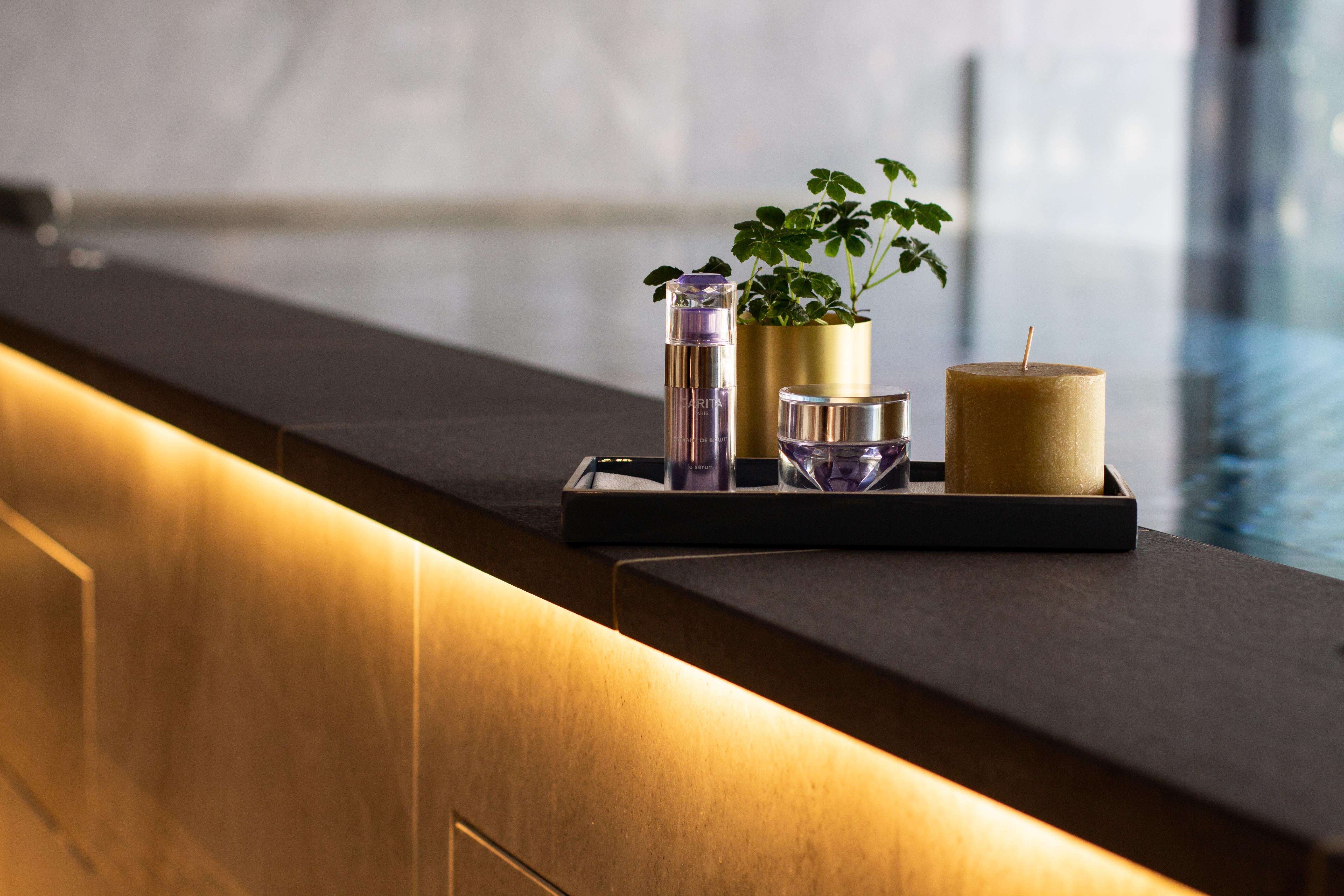 Vp Plaza Espana Design Madrid Esterno foto A counter with a tray of products