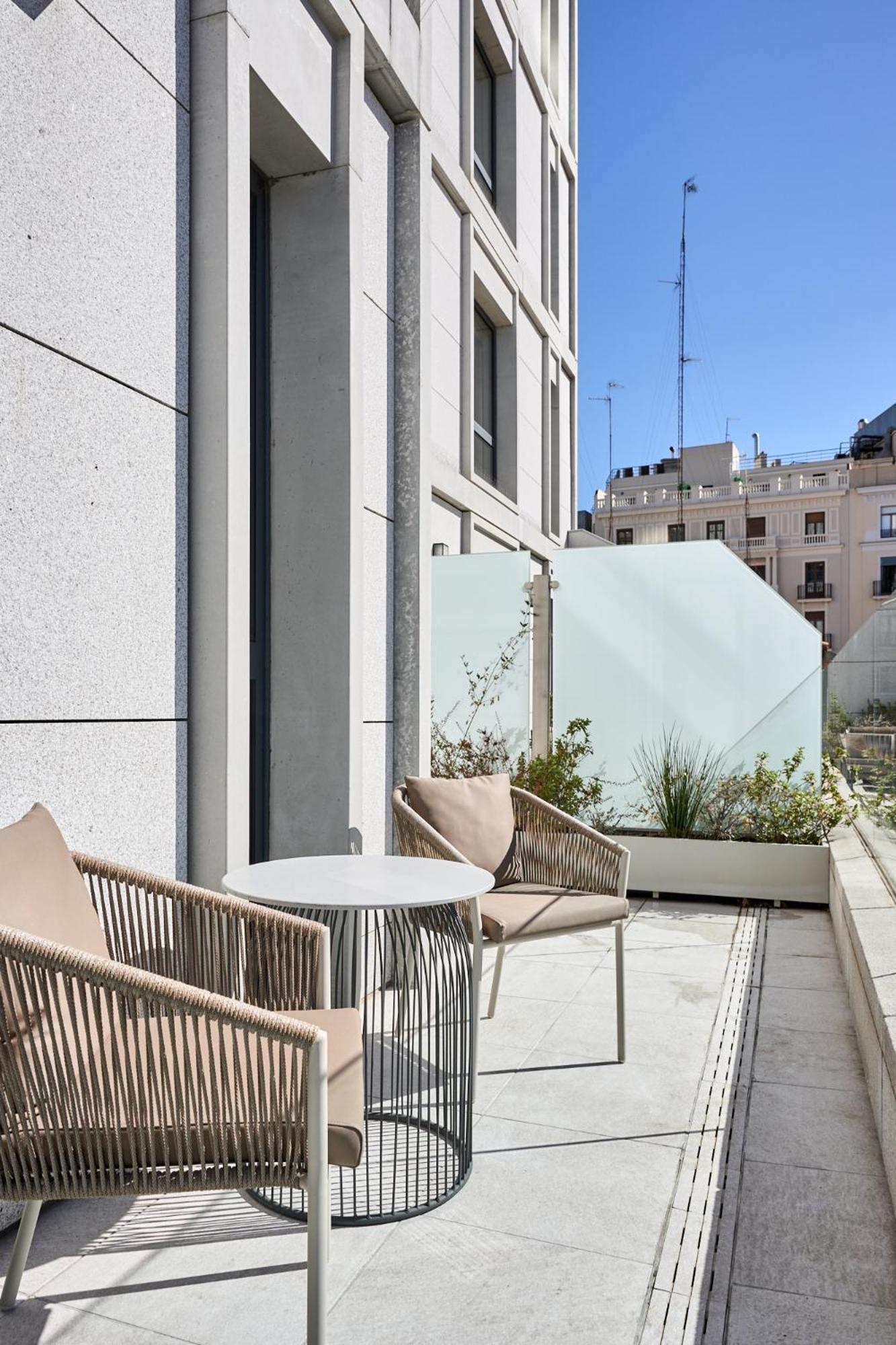 Vp Plaza Espana Design Madrid Esterno foto The terrace of a suite at the hotel