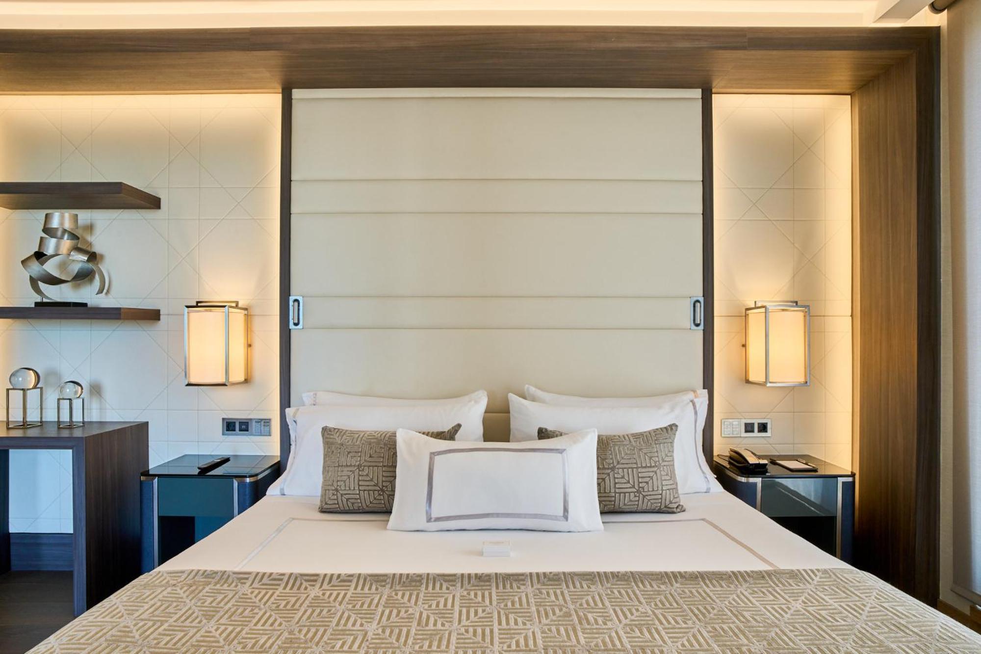 Vp Plaza Espana Design Madrid Esterno foto A bed in a hotel room