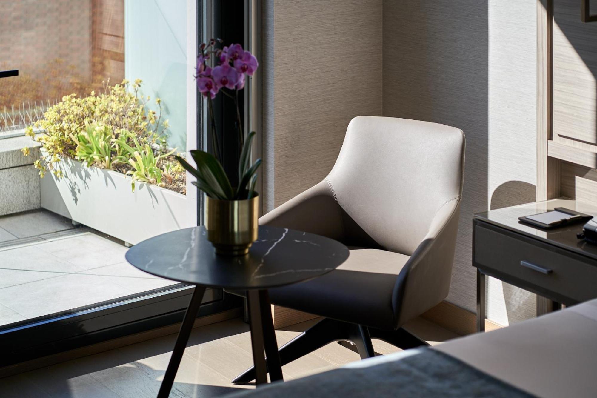 Vp Plaza Espana Design Madrid Esterno foto The interior of a suite at the Mandarin Oriental, Munich