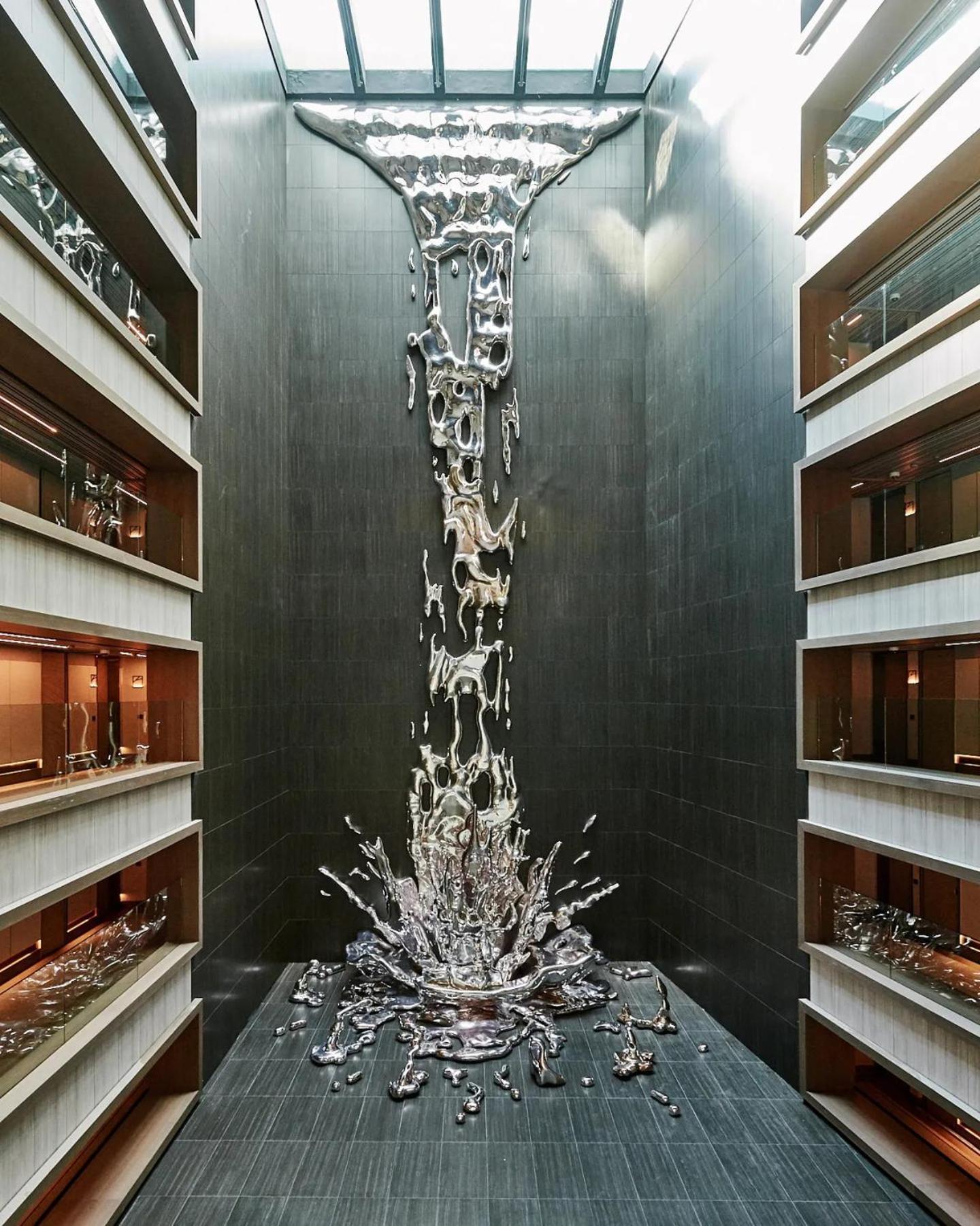 Vp Plaza Espana Design Madrid Esterno foto Fountain at the entrance of the hotel